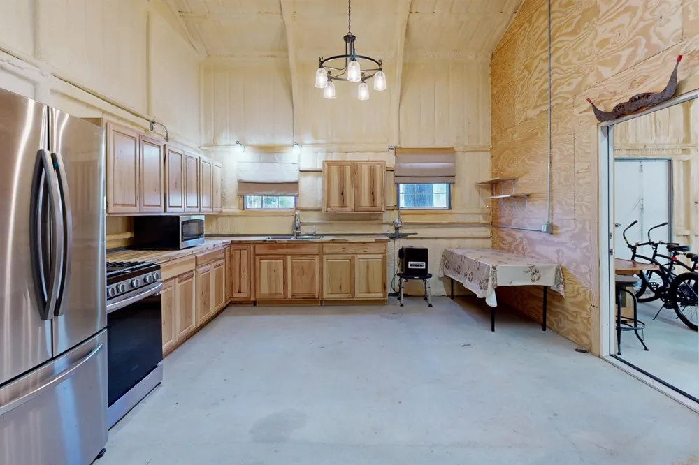 651 County Road 379 Caldwell, TX 77836