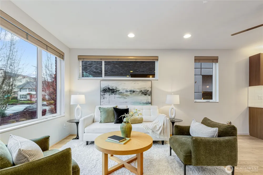 4272 SW Bradford Street Seattle, WA 98116