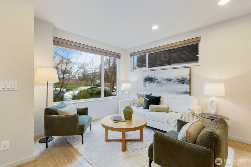4272 SW Bradford Street Seattle, WA 98116