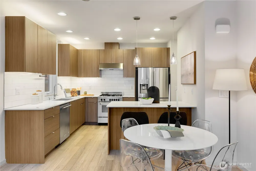 4272 SW Bradford Street Seattle, WA 98116