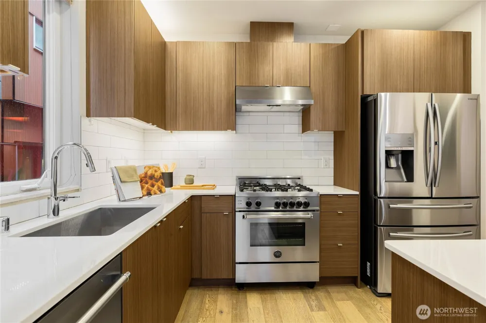 4272 SW Bradford Street Seattle, WA 98116