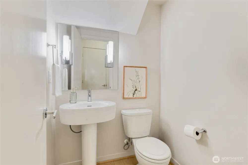 4272 SW Bradford Street Seattle, WA 98116