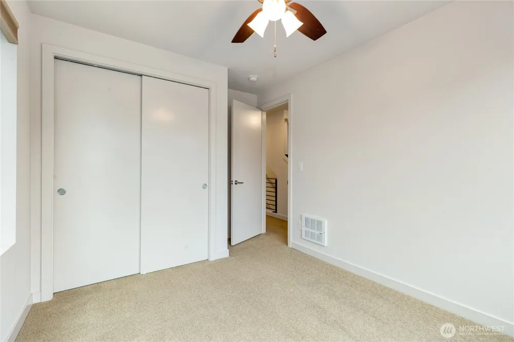4272 SW Bradford Street Seattle, WA 98116