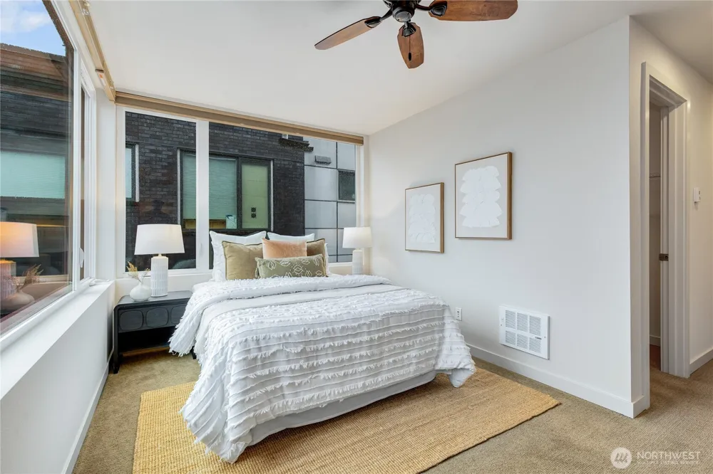 4272 SW Bradford Street Seattle, WA 98116