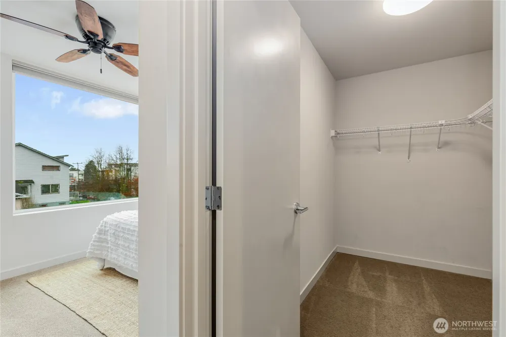 4272 SW Bradford Street Seattle, WA 98116