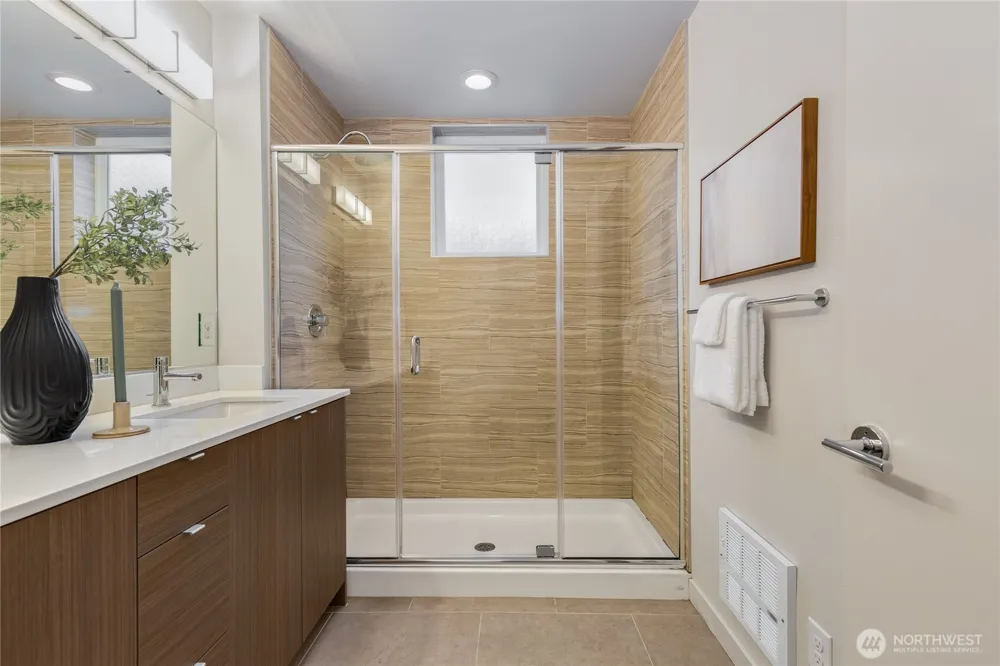 4272 SW Bradford Street Seattle, WA 98116