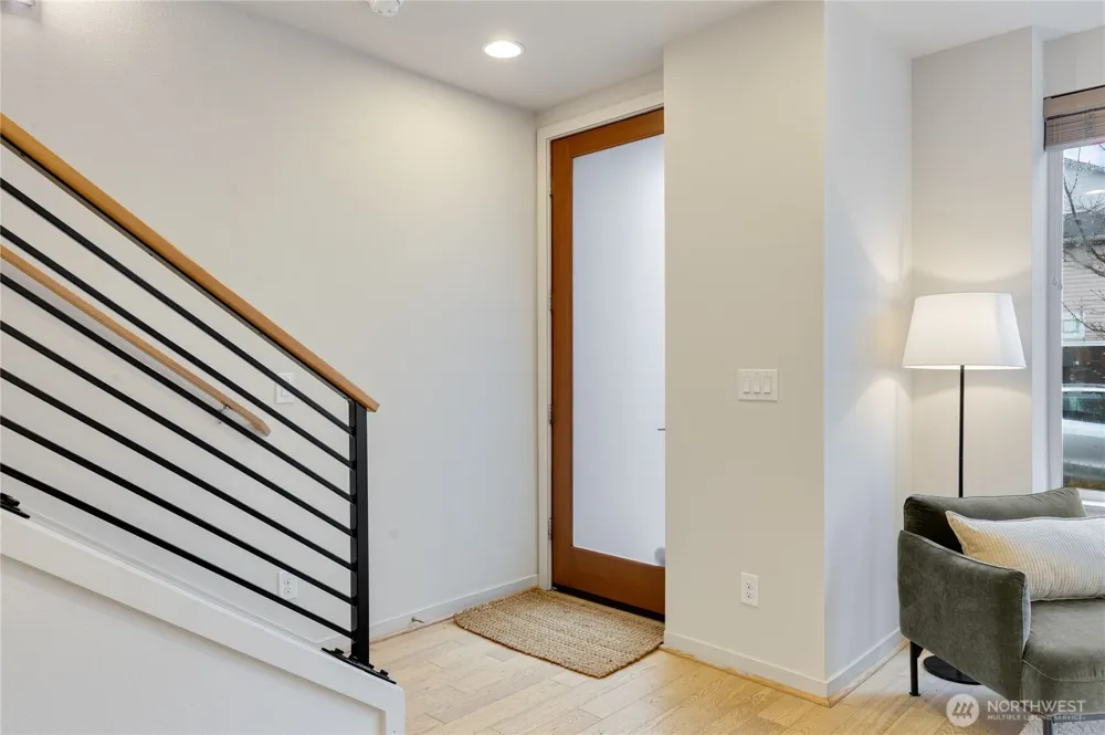 4272 SW Bradford Street Seattle, WA 98116