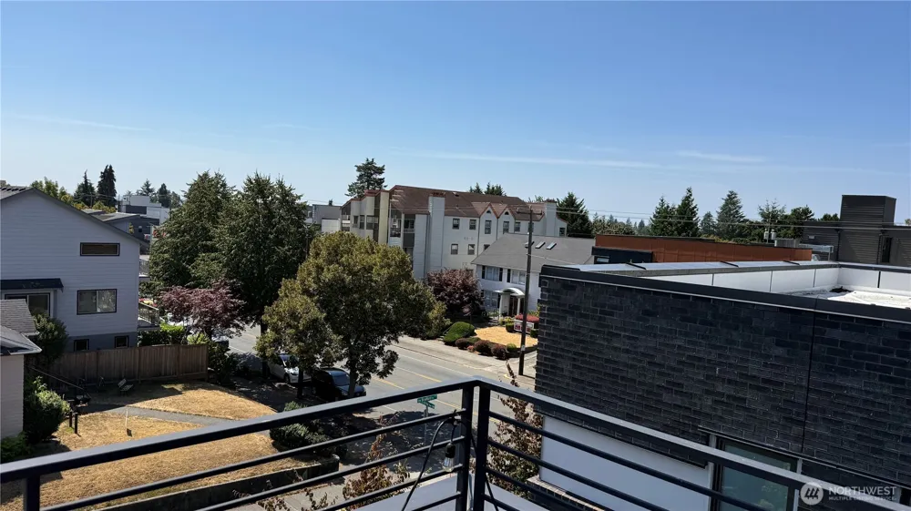 4272 SW Bradford Street Seattle, WA 98116