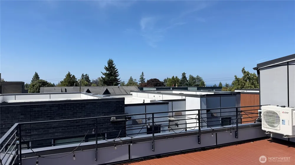 4272 SW Bradford Street Seattle, WA 98116