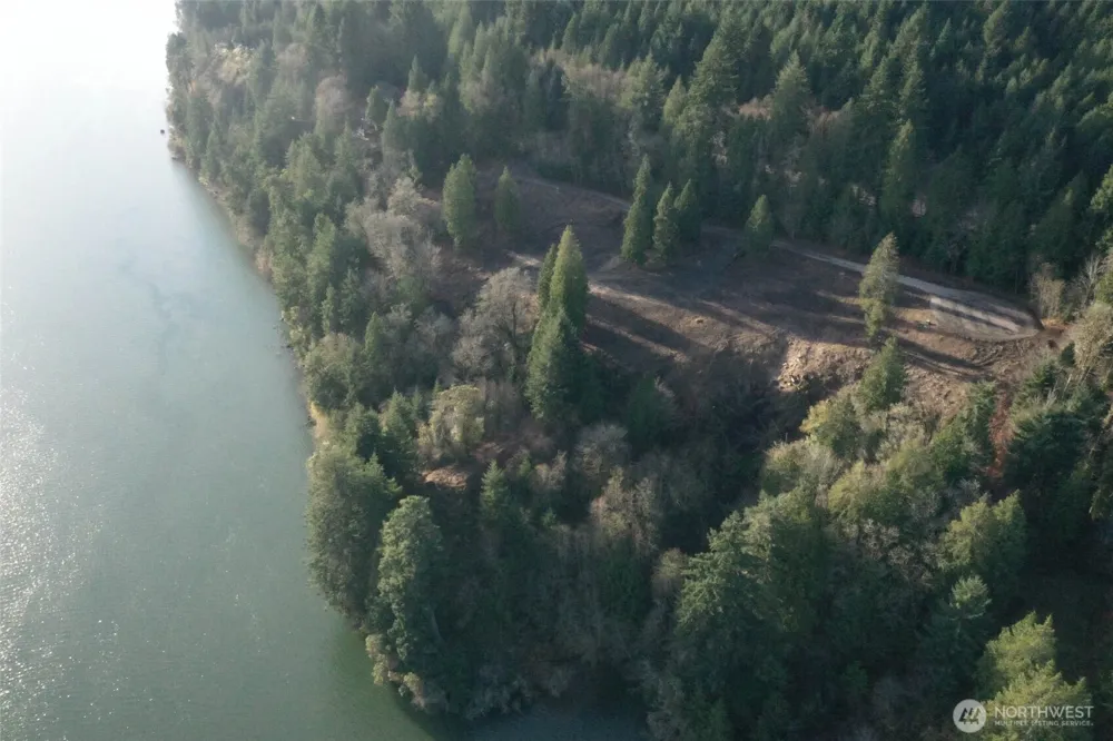 22 Edge Water Drive Cathlamet, WA 98612