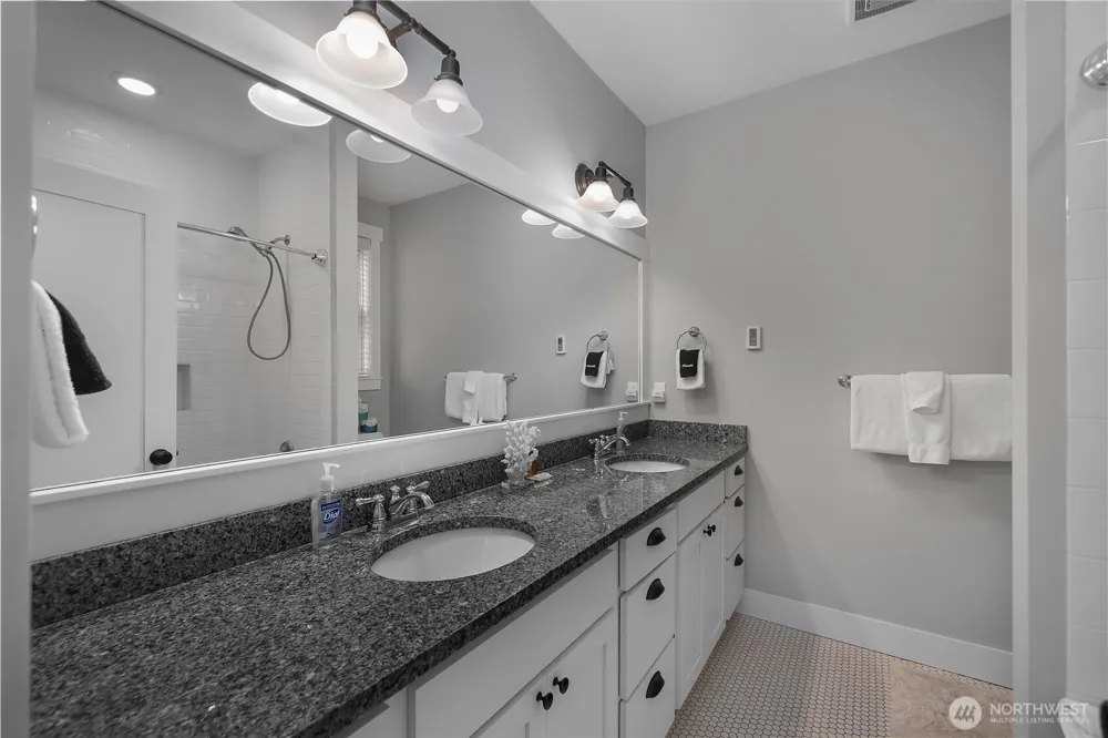 100 Horseshoe Lane Pacific Beach, WA 98571