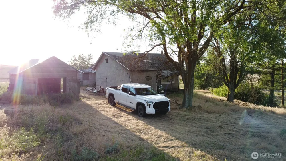 39681 Bluestem Road E Davenport, WA 99122