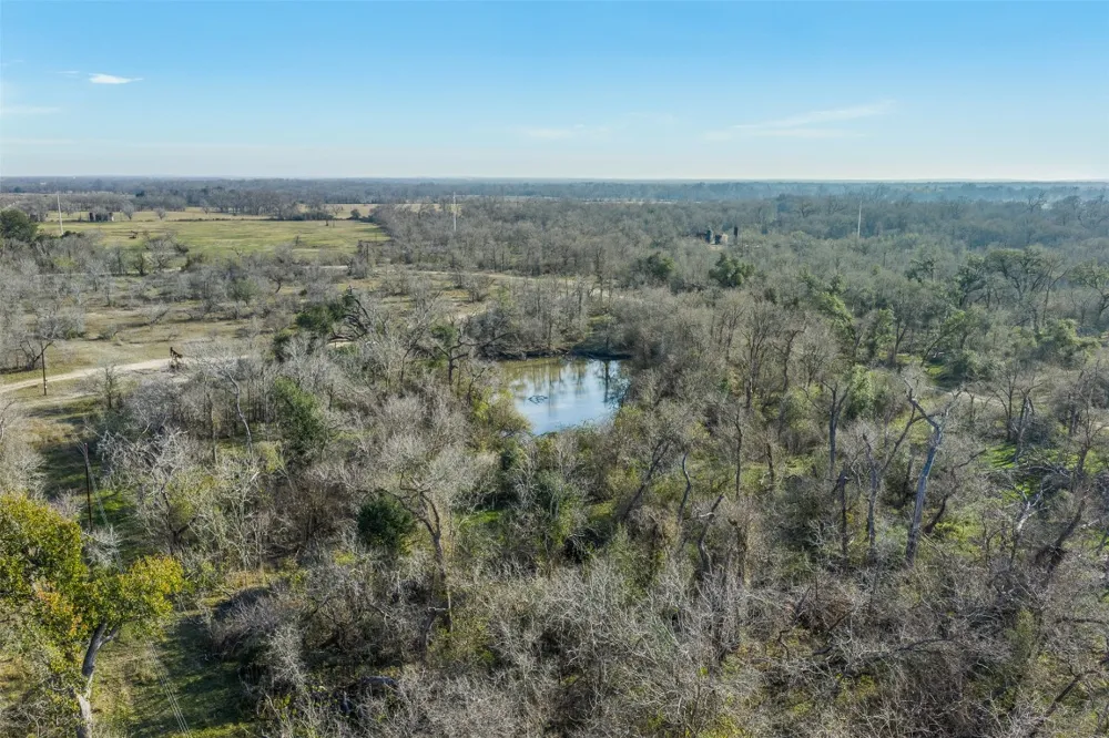1144 Treetop Lane Luling, TX 78648
