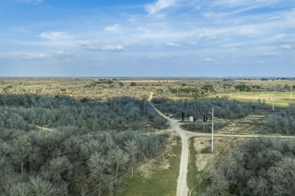 1144 Treetop Lane Luling, TX 78648