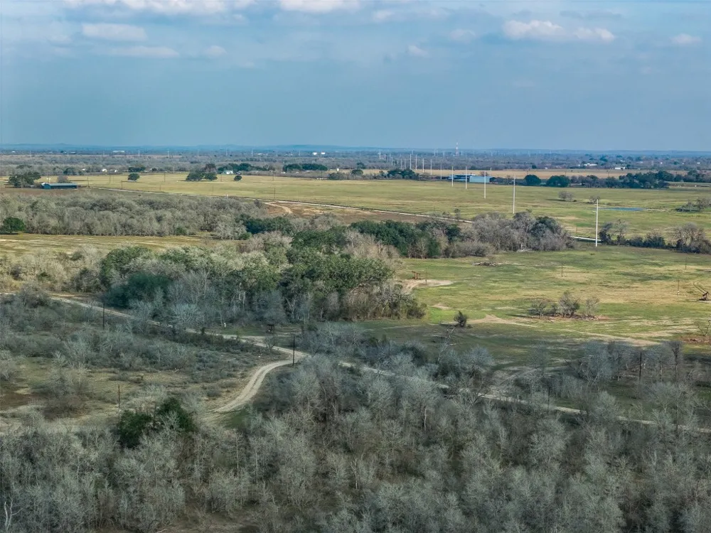 1144 Treetop Lane Luling, TX 78648