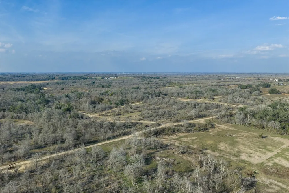 1144 Treetop Lane Luling, TX 78648