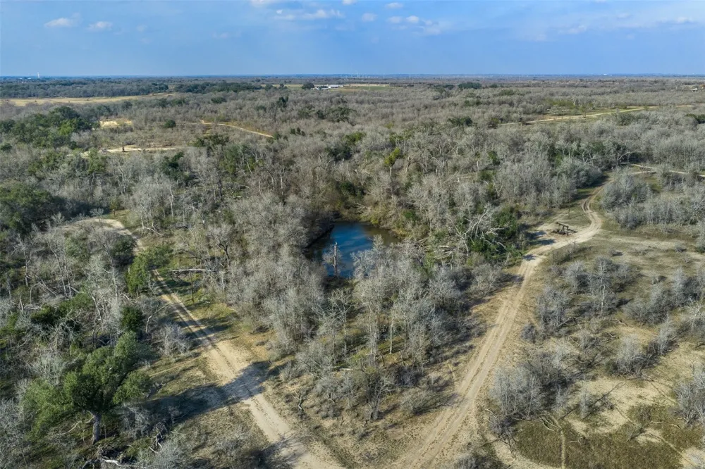 1144 Treetop Lane Luling, TX 78648