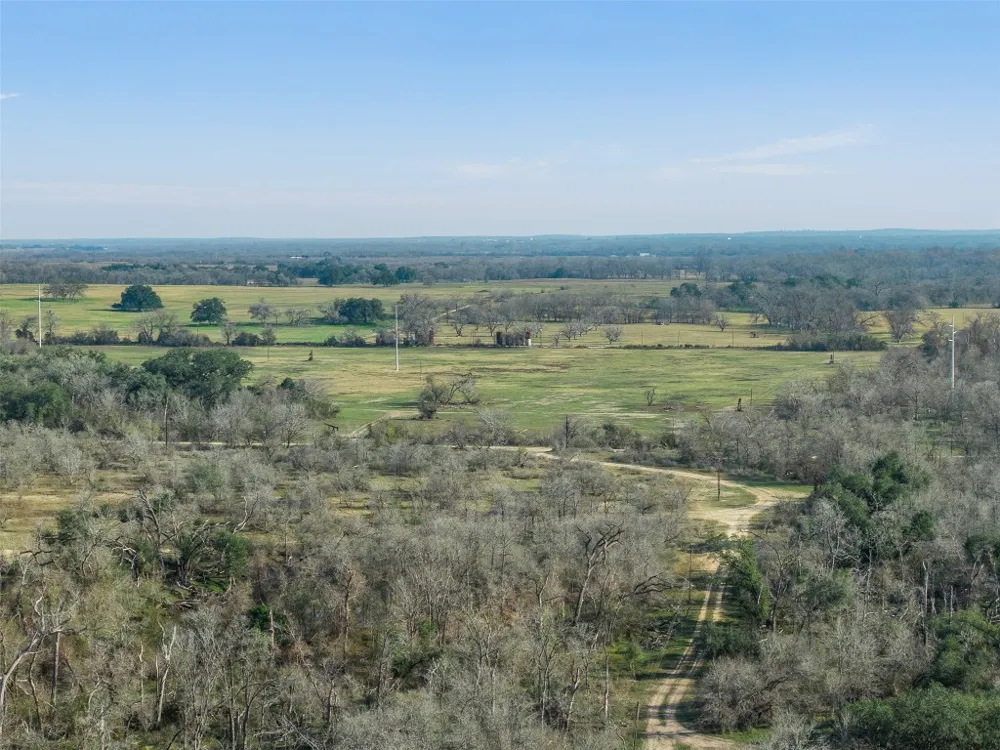 1144 Treetop Lane Luling, TX 78648