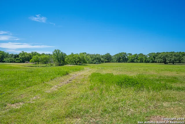 3575 baker Kingsbury, TX 78638