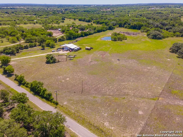 3575 baker Kingsbury, TX 78638