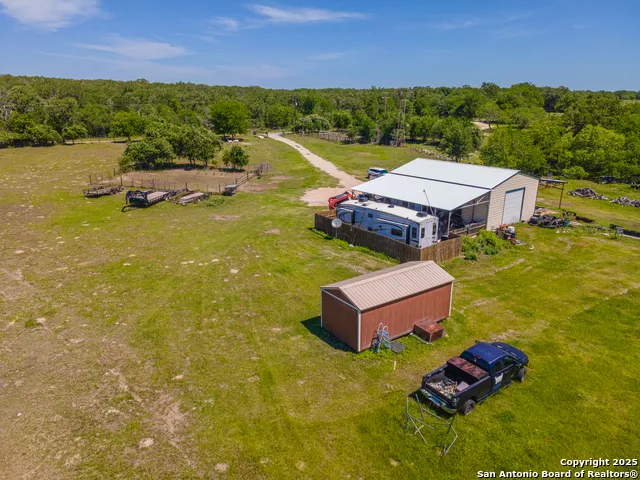 3575 baker Kingsbury, TX 78638