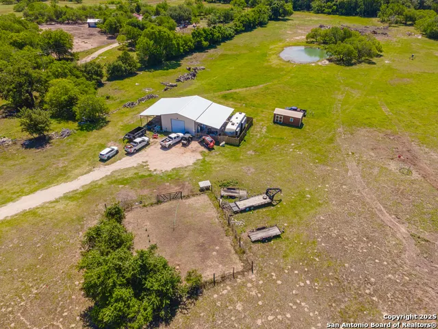 3575 baker Kingsbury, TX 78638