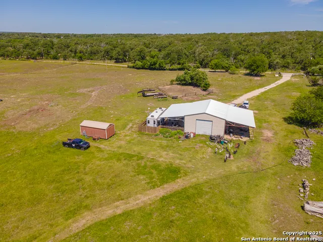 3575 baker Kingsbury, TX 78638