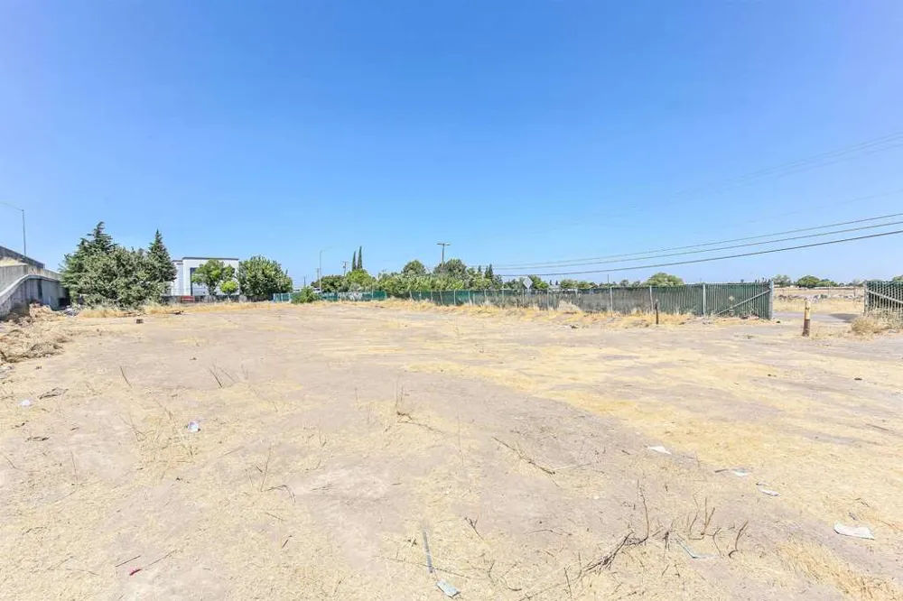 5133 S St Rt 99 W Frontage Rd Stockton, CA 95212