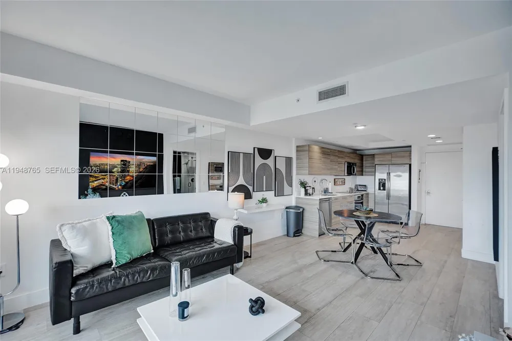 121 NE 34th St #910 Miami, FL 33137