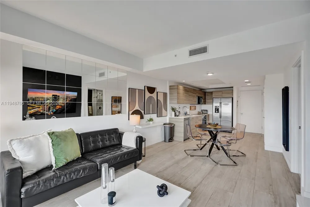 121 NE 34th St #910 Miami, FL 33137