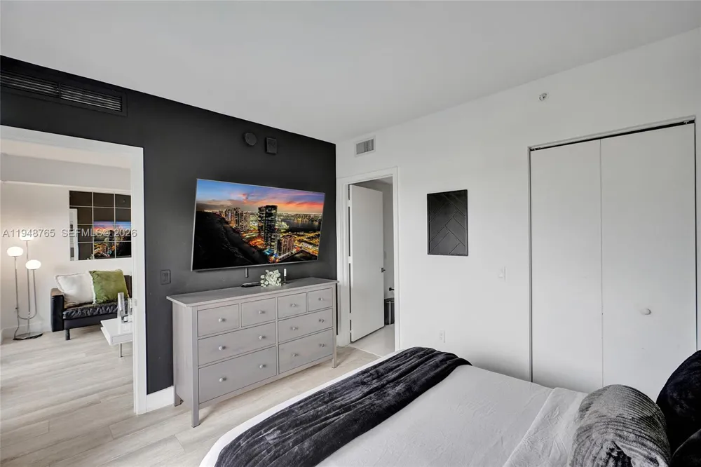 121 NE 34th St #910 Miami, FL 33137