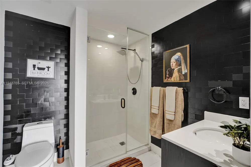 121 NE 34th St #910 Miami, FL 33137