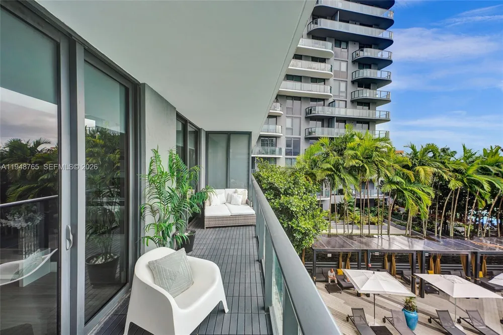 121 NE 34th St #910 Miami, FL 33137