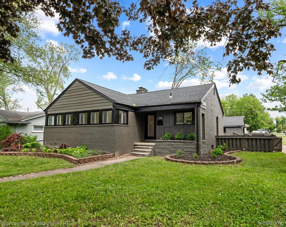 17810 Beechwood Avenue