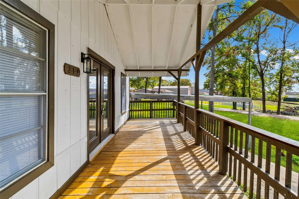 217 Brown Ave Onalaska, TX 77360