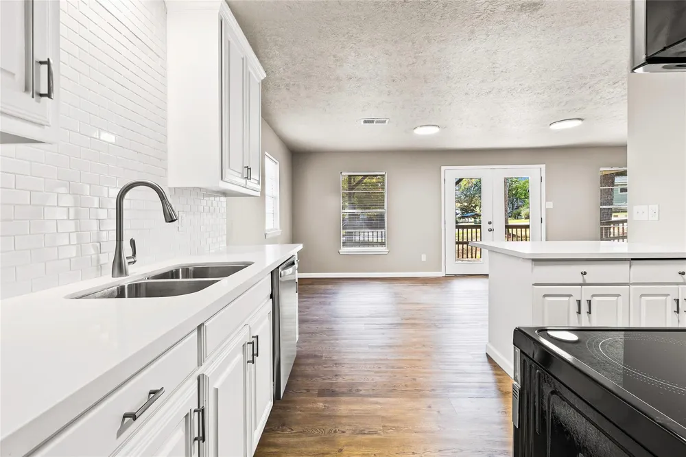 217 Brown Ave Onalaska, TX 77360