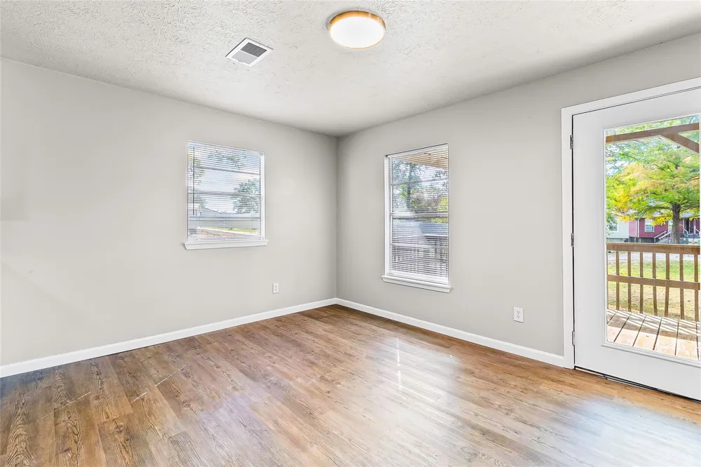 217 Brown Ave Onalaska, TX 77360