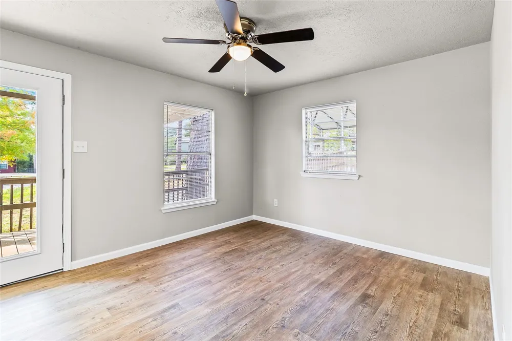 217 Brown Ave Onalaska, TX 77360