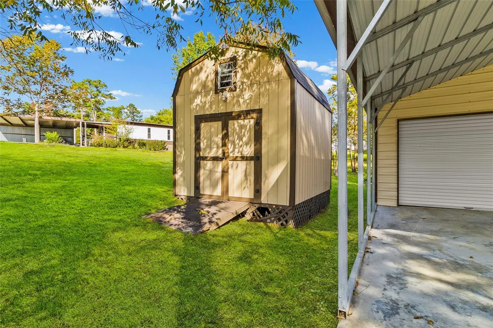 217 Brown Ave Onalaska, TX 77360