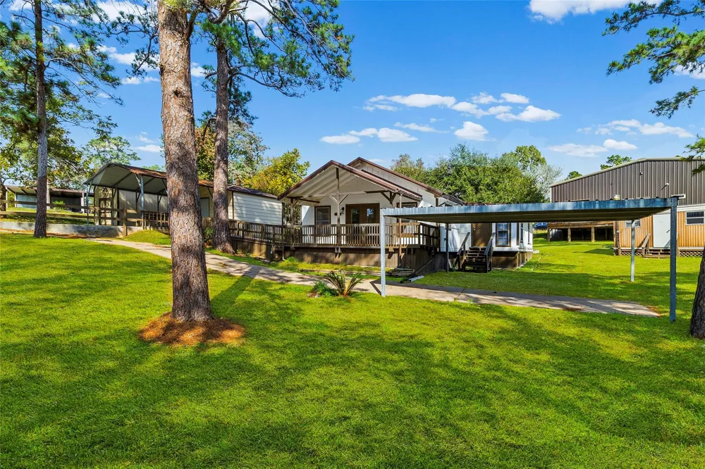 217 Brown Ave Onalaska, TX 77360