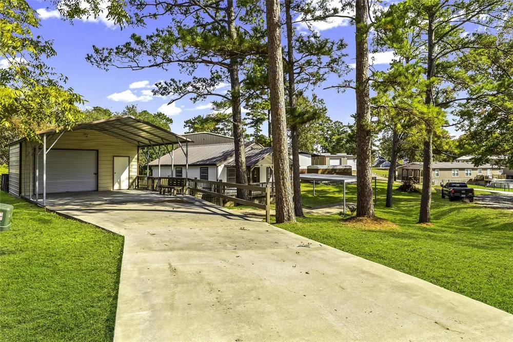 217 Brown Ave Onalaska, TX 77360