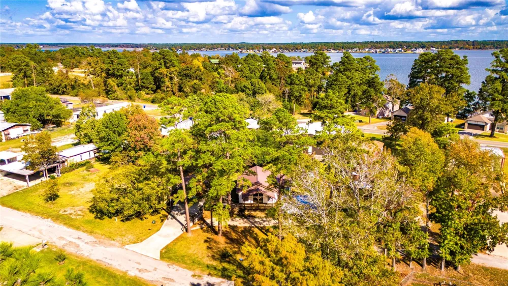 217 Brown Ave Onalaska, TX 77360