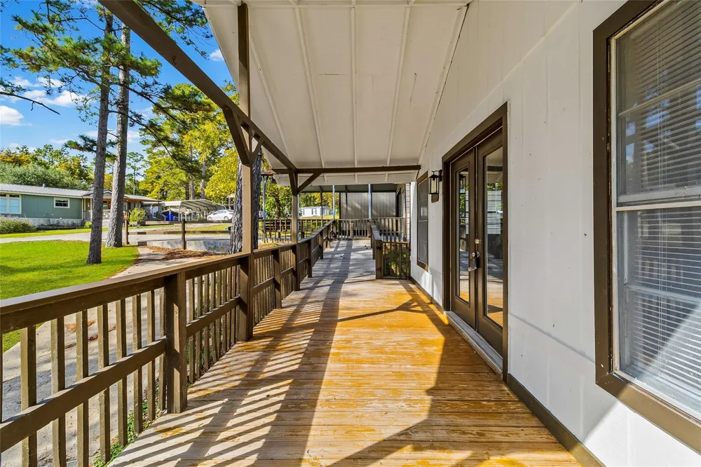 217 Brown Ave Onalaska, TX 77360