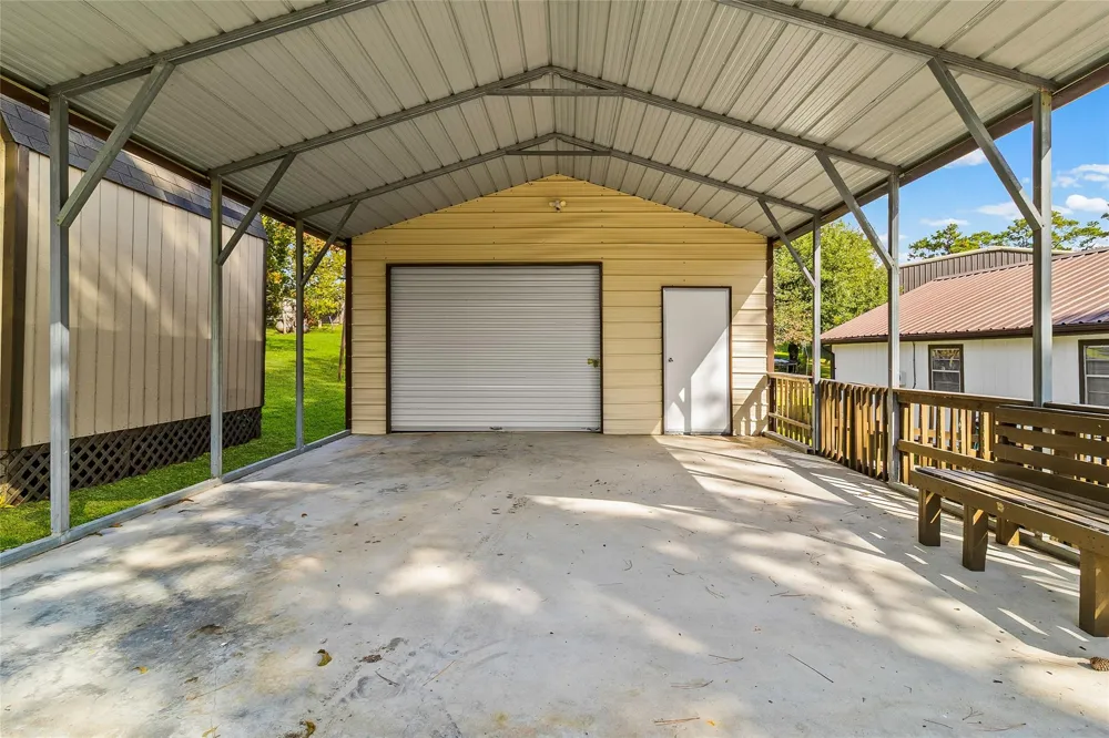217 Brown Ave Onalaska, TX 77360