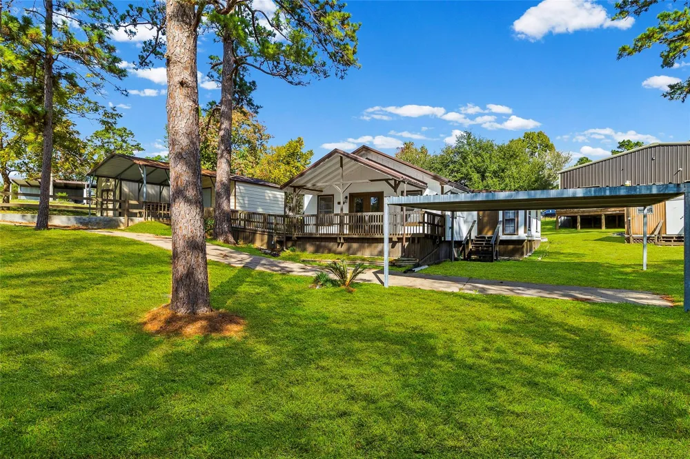 217 Brown Ave Onalaska, TX 77360