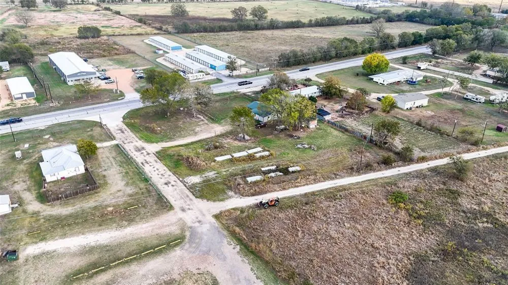 655 Loop 230 Smithville, TX 78957