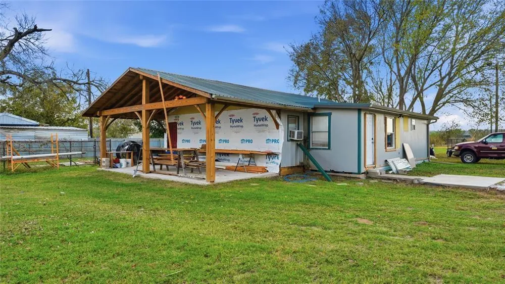 655 Loop 230 Smithville, TX 78957