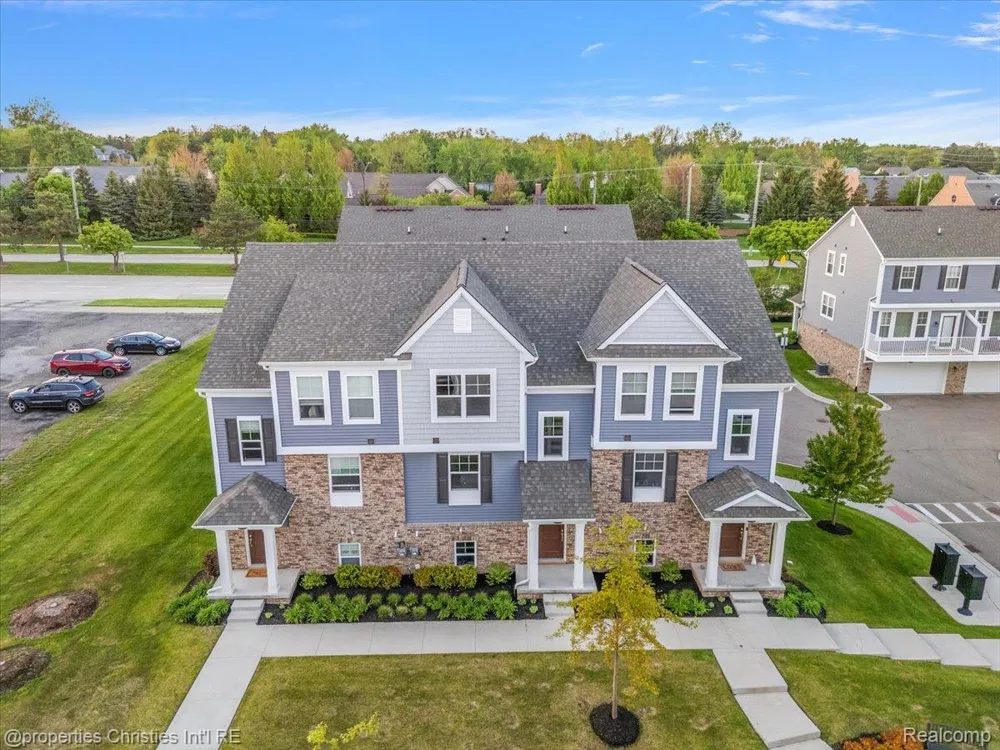 4953 Treeside Lane Troy City, MI 48098
