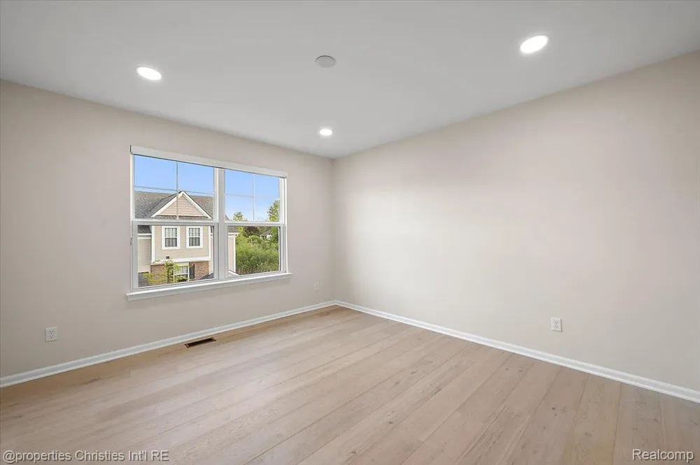 4953 Treeside Lane Troy City, MI 48098