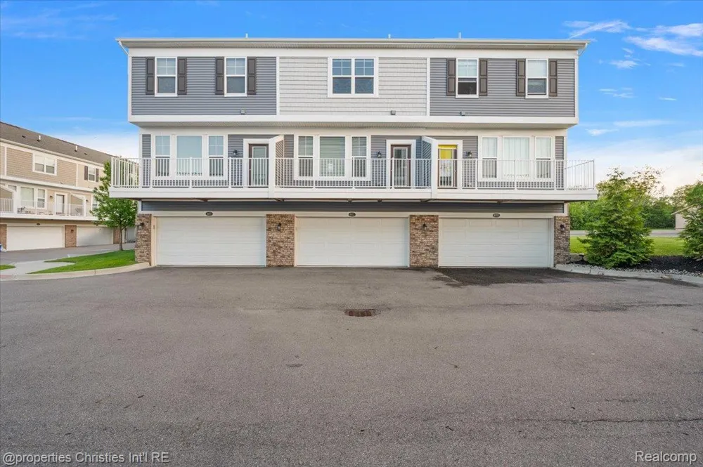 4953 Treeside Lane Troy City, MI 48098